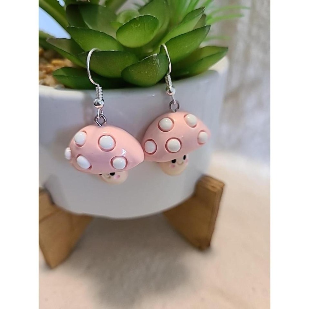 Handcrafted Pink Mushroom Dangle Drop Earrings NEW‎ Nature Ladies/Girls Playful